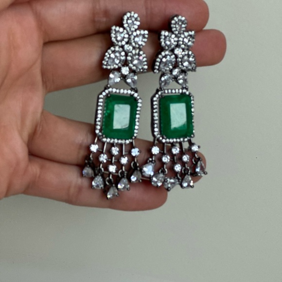 Indian Green antique stone earring - Picture 2 of 4